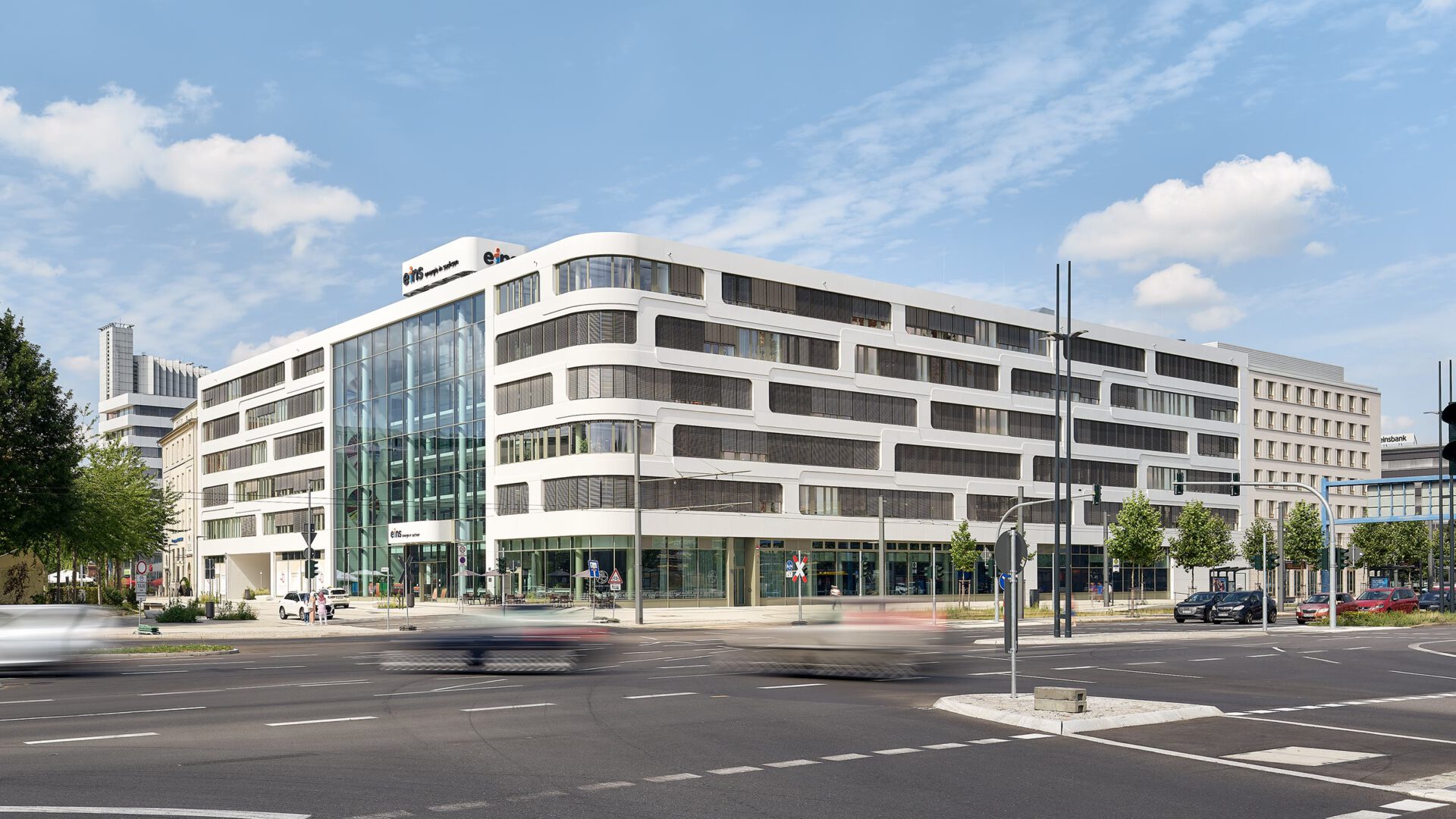 Das Bürogebäude des Johannis-Quartiers an der viel befahrenen Kreuzung