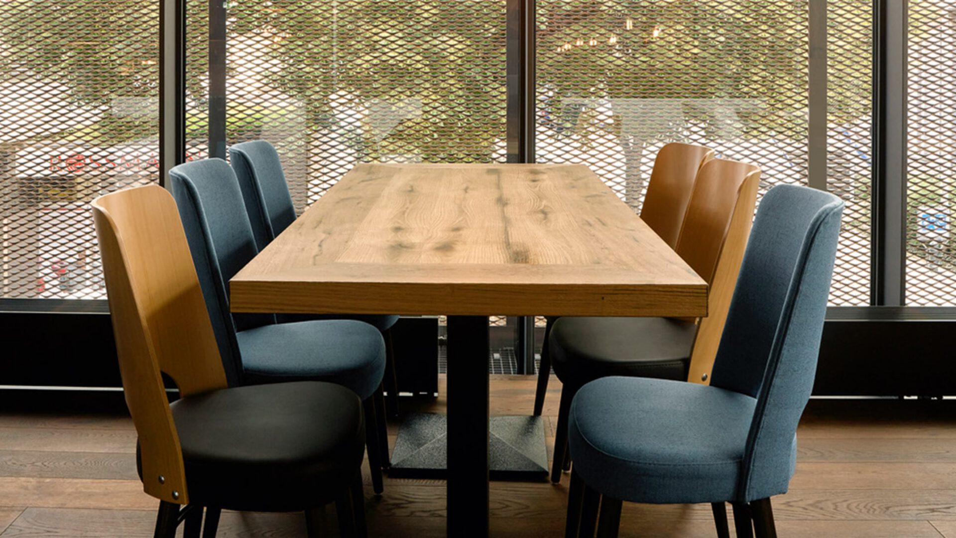 Sitzplatz am Fenster im Restaurant des KUBUS Aalen