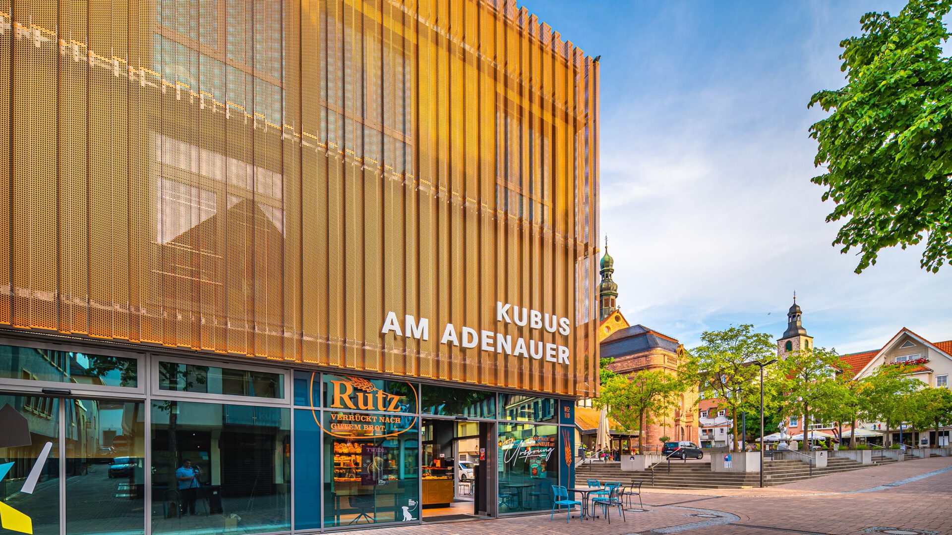 KUBUS AM ADENAUER mit Blick auf die Kirchtürme von Wiesloch