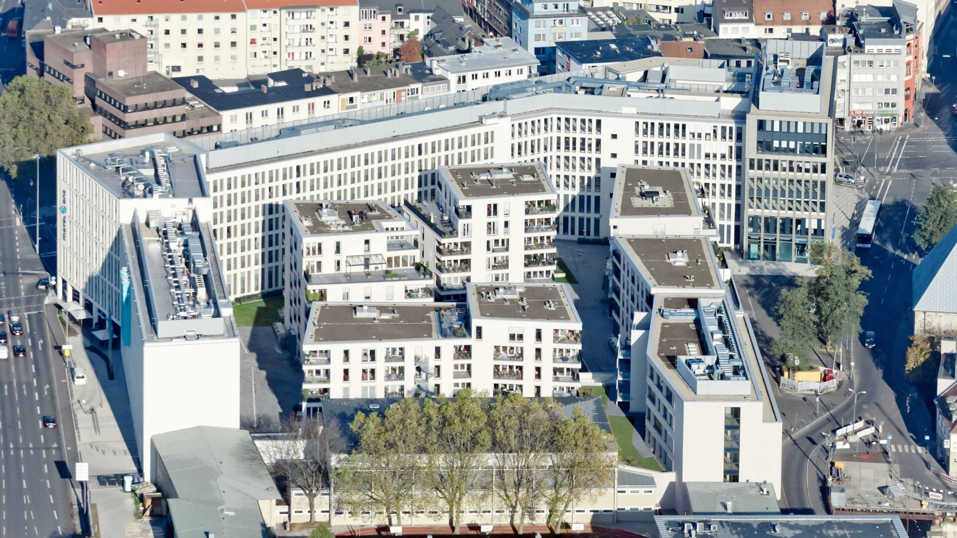 Luftaufnahme des Quartiers am Waidmarkt mit den begrünten Dächern